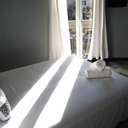 Boutique Khronos Pensión 2*